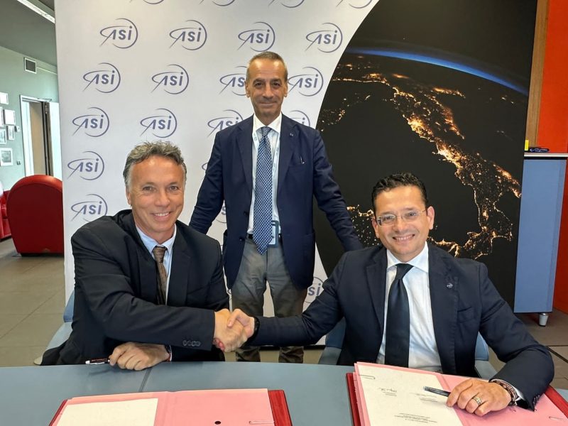 Contract signature event with managers from the Italian Space Agency and Starion Italia in June 2025
