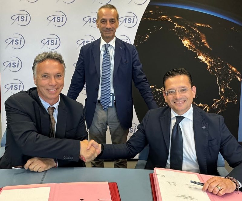 Contract signature event with managers from the Italian Space Agency and Starion Italia in June 2025