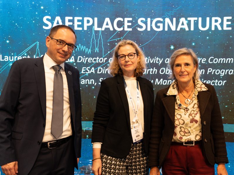 Signature event for the SAFEPLACE project at IAC2024 with Nicola Mann from Starion and a representative from ESA standing on either side of her